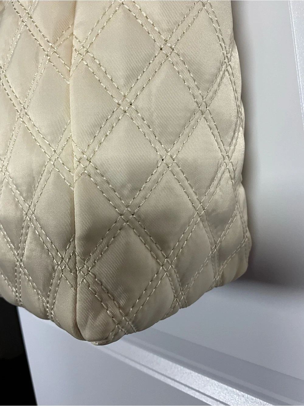 Mikaxiqi & Bags Quilted Cream Shoulder Tote with Chain-Strap Detail
